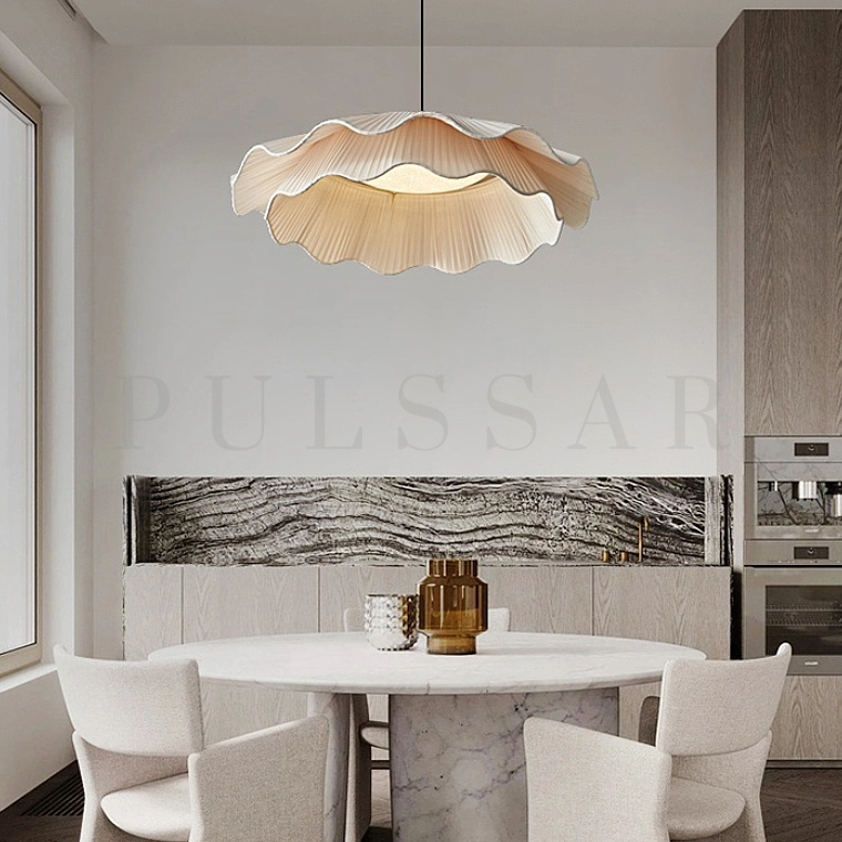 Белый светильник на кухню — подвесная модель на регулируемом штанге над кухонным островом