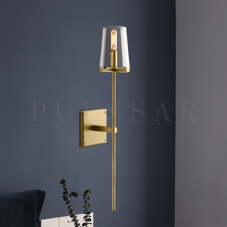 Бра в классическом стиле — настенный светильник с имитацией подсвечников и стеклянными плафонами у изголовья