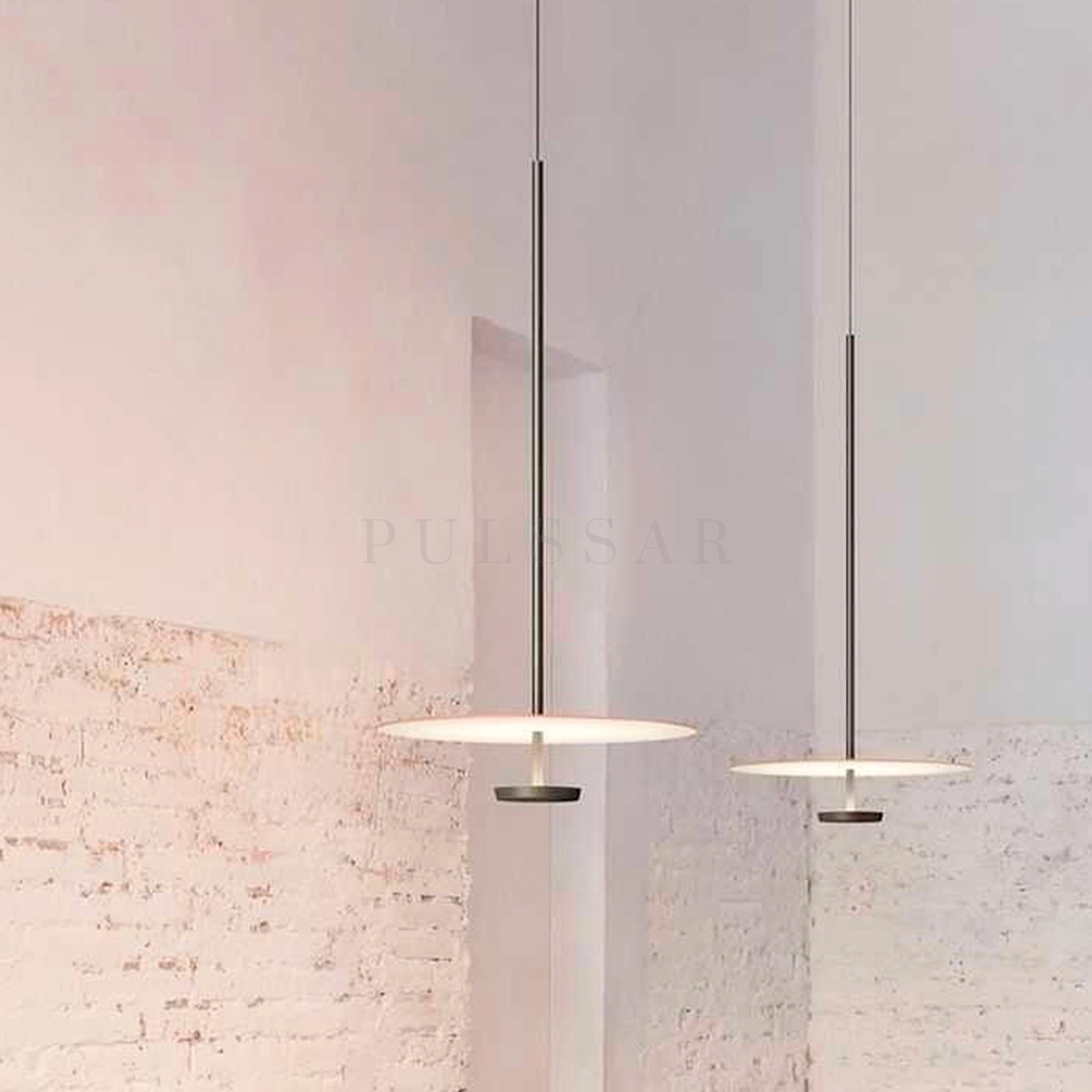 Как повесить люстру на натяжной потолок — компактная подвесная модель с основанием без острых краёв для защиты полотна