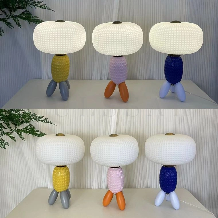 Настольный ночник в детскую комнату: несколько моделей ламп в разных цветах в интерьере фото