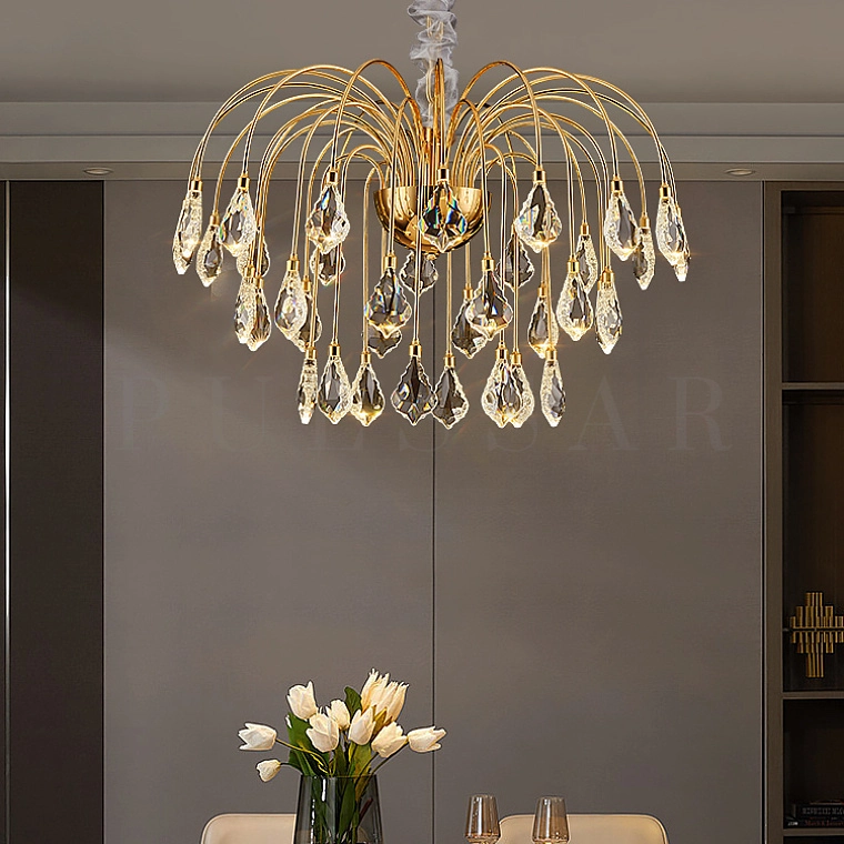 Люстра на кухню в интерьере фото — модель с хрустальными подвесками для кухни в стиле неоклассика