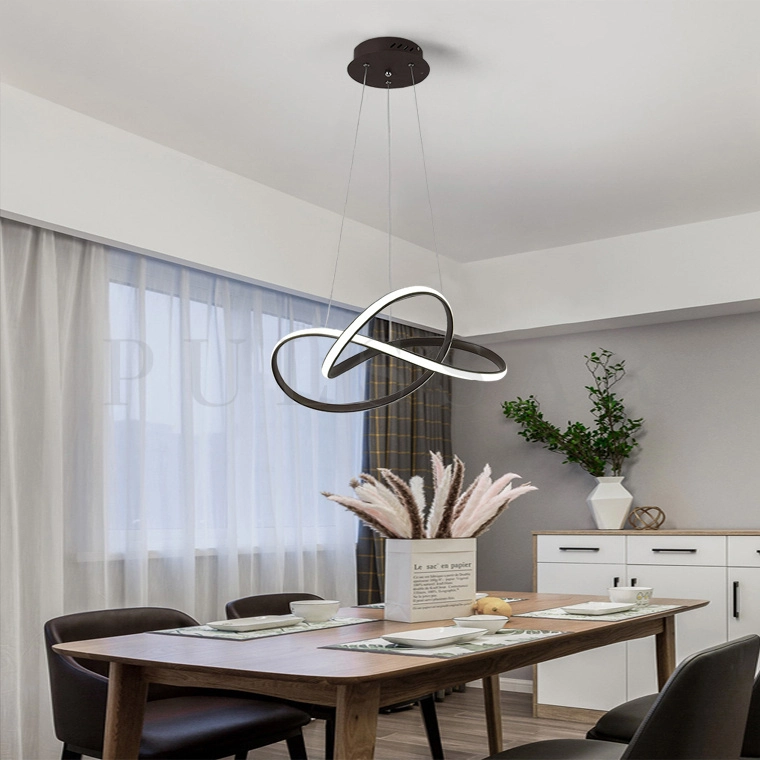 Люстра на кухню фото в интерьере — подвесная модель светодиодного светильника ассиметричной формы над большим столом