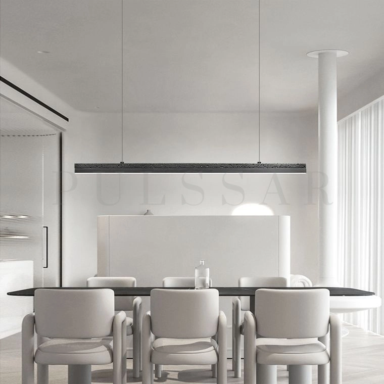 Люстры на кухне фото — реечный светильник над обеденным столом