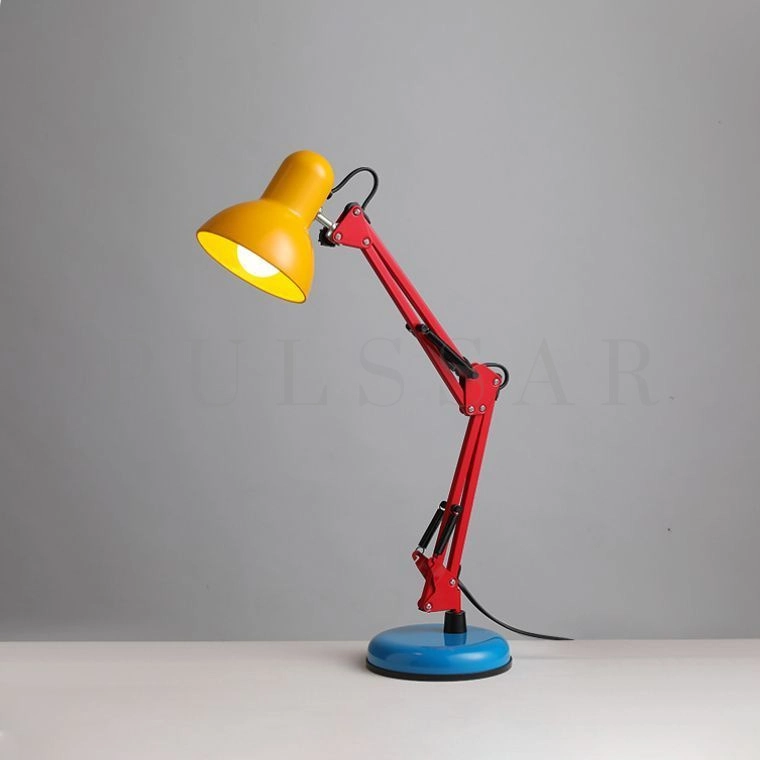 Правильное освещение рабочего места за компьютером — универсальный настольный светильник