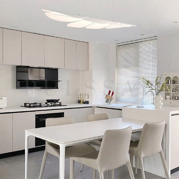 Реечная люстра SACHA