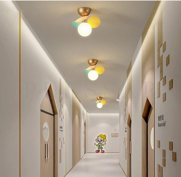 Модные люстры из пластика, стекла и металла для детской комнаты Дизайнерские люстры в детскую: топ-10 тренды 2025-2026