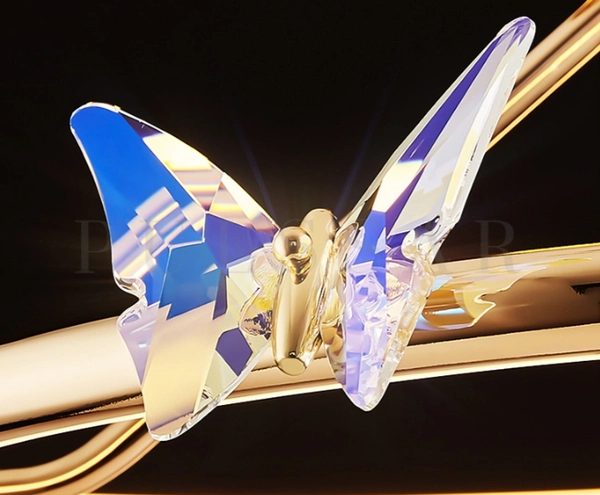 Модная люстра с хрустальными бабочками и золотистым каркасом - тренд 2026 Дизайнерские люстры в детскую: топ-10 тренды 2025-2026