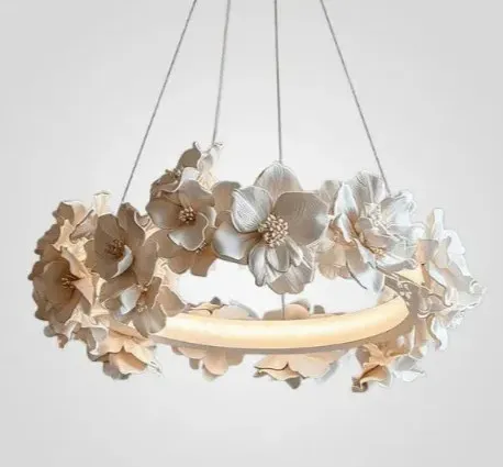 Кольцевая LED люстра FLEURI RING с реалистичными цветами, рассыпанными по основанию, в стиле модерн или хай-тек