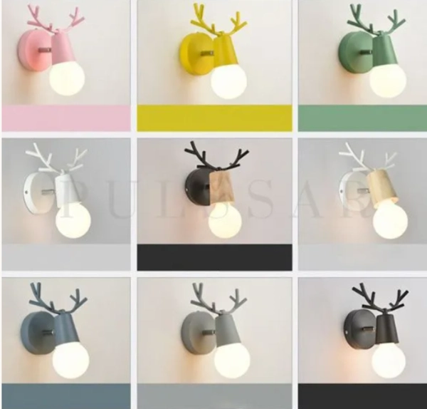 Настенное бра  в коридоре около зеркала, пример функционального освещения