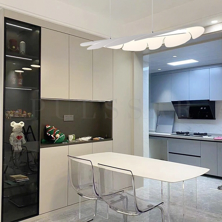 Реечная люстра SACHA