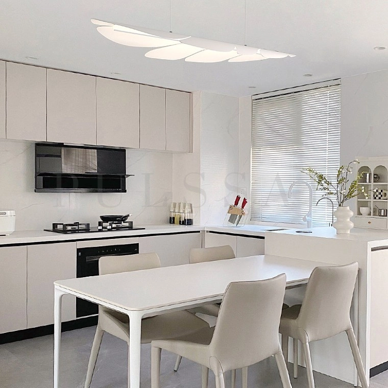 Реечная люстра SACHA